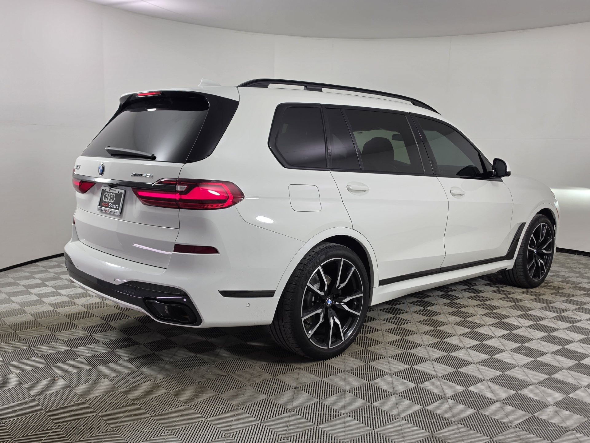Used 2021 BMW X7 xDrive40i w/ M Sport Package AWD/4WD image 42
