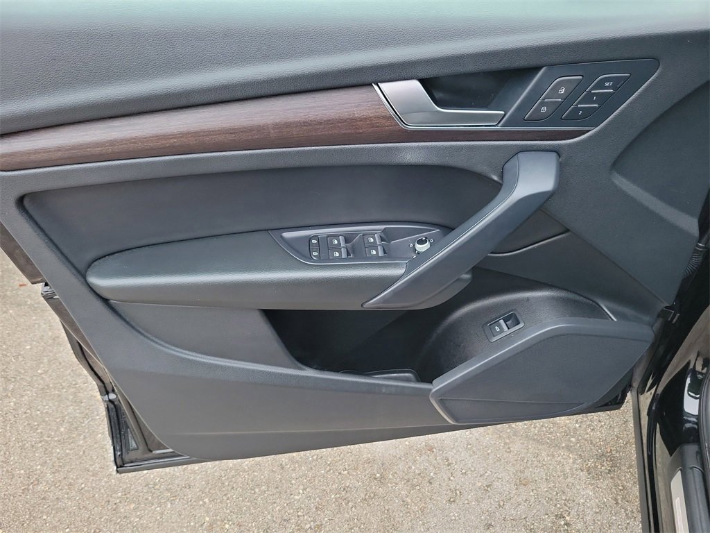 Used 2022 Audi Q5 2.0T Premium w/ Convenience Package image 16