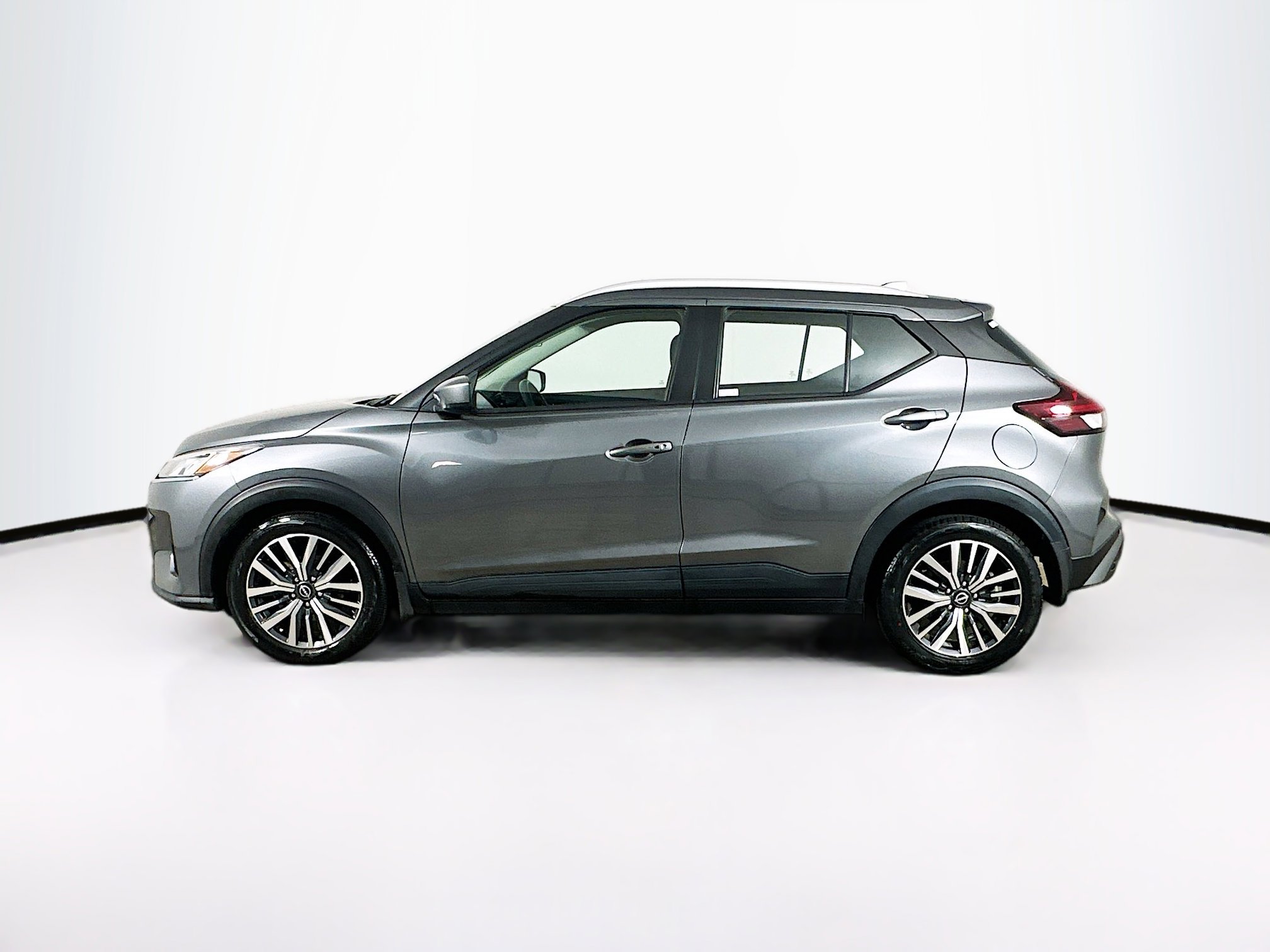 Used 2023 Nissan Kicks SV FWD image 4