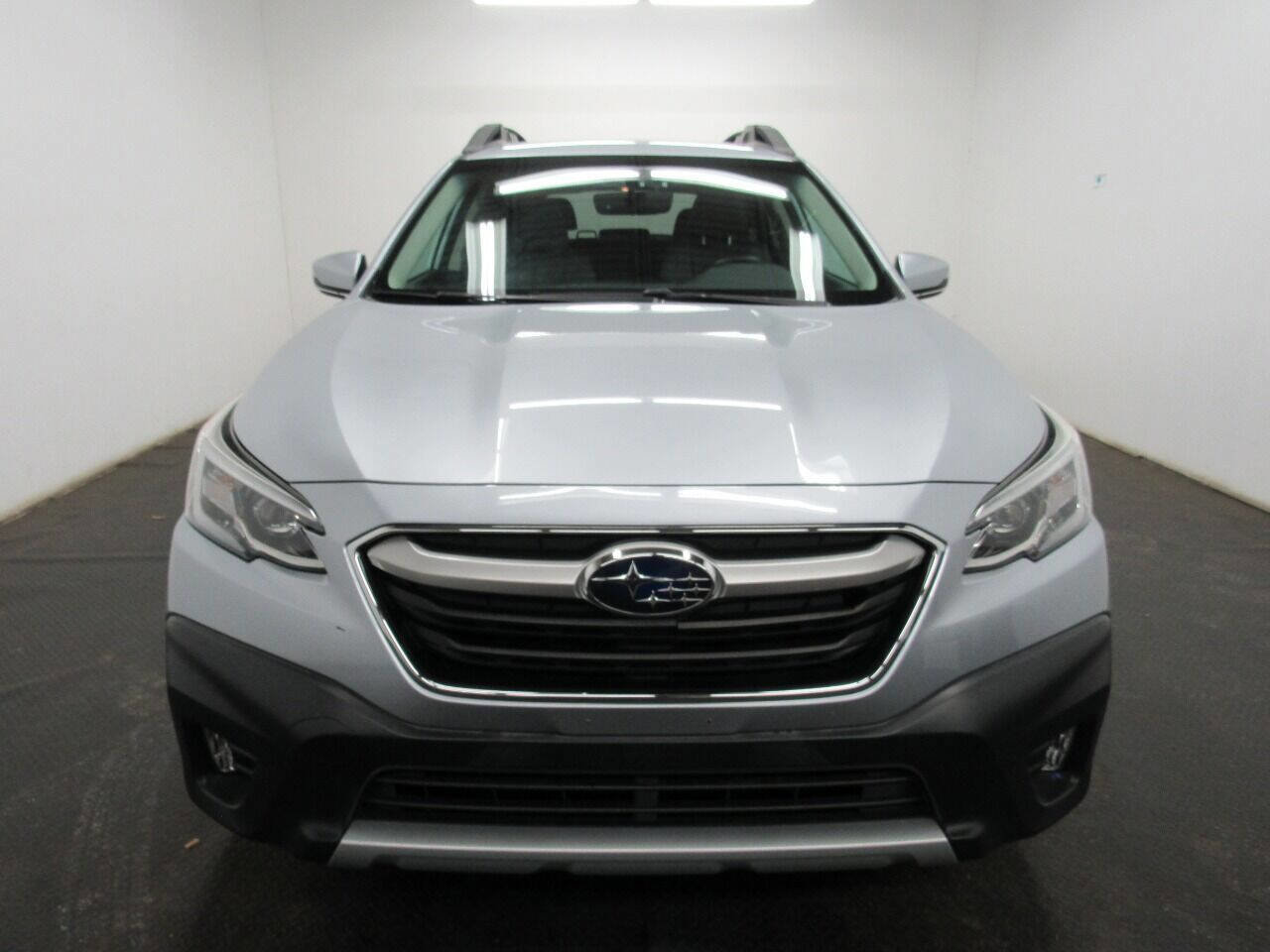 Used 2020 Subaru Outback Limited AWD/4WD image 2