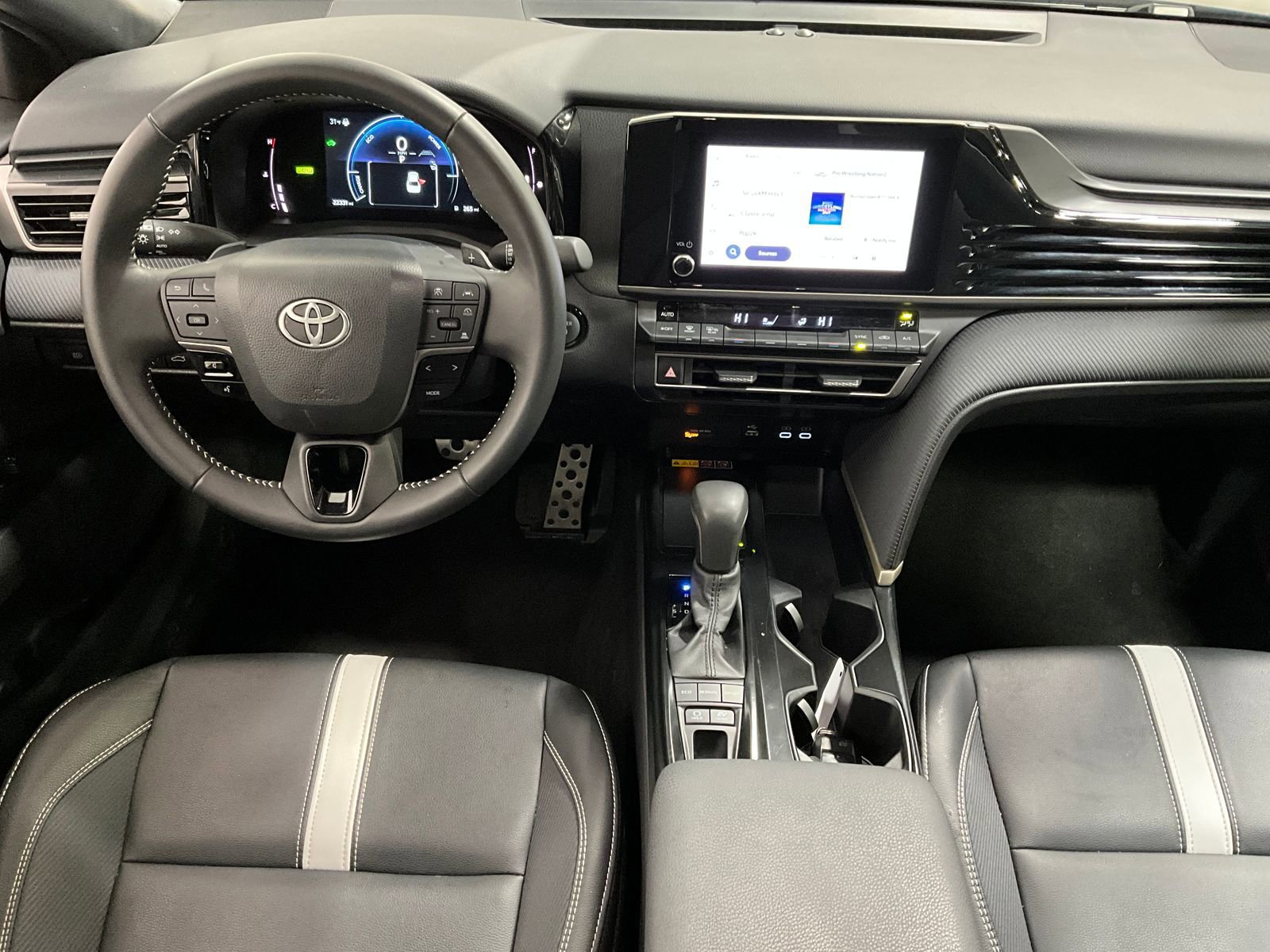 Used 2025 Toyota Camry SE FWD image 14