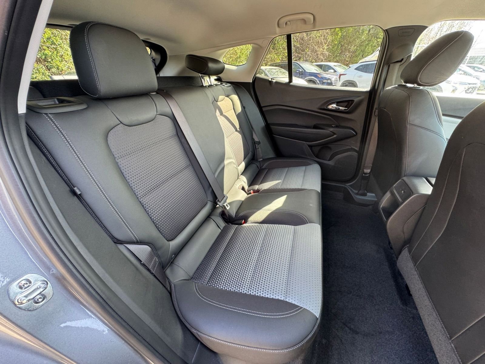 Used 2025 Chevrolet Trax LT w/ LT Convenience Package image 35