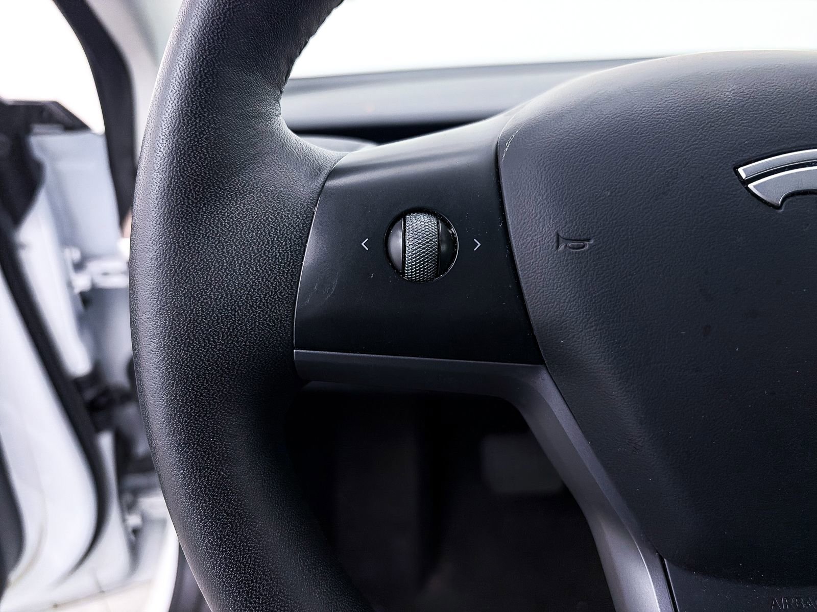 Used 2023 Tesla Model 3 Standard Range image 31