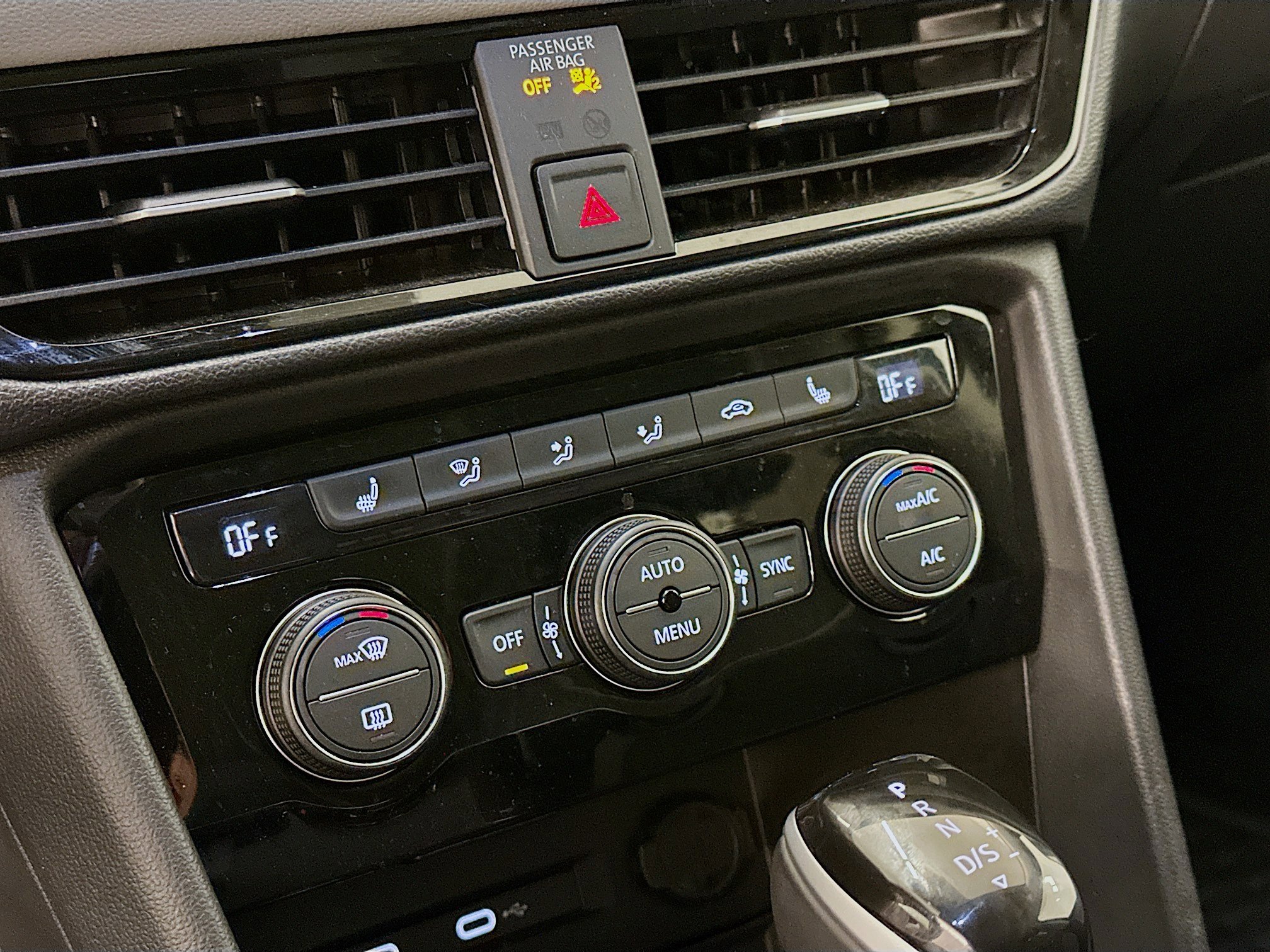 Used 2024 Volkswagen Taos SE w/ Panoramic Sunroof Package image 24