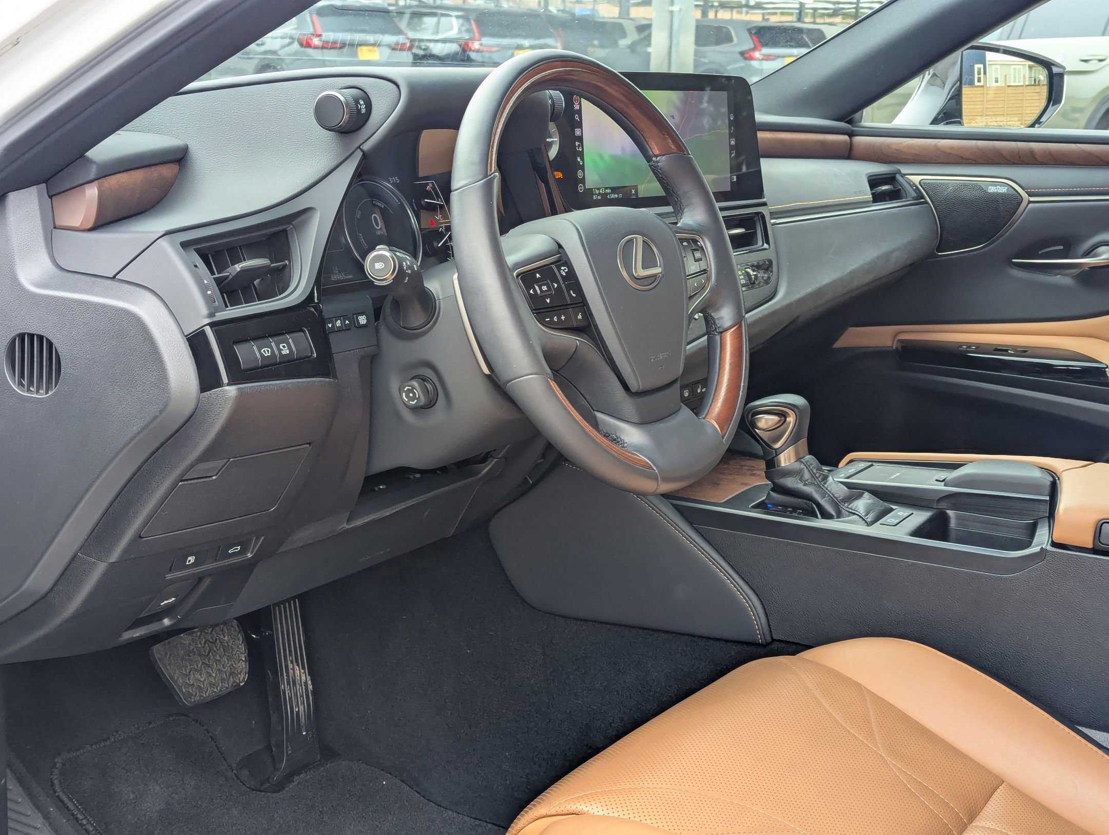 Used 2022 Lexus ES 300h Ultra Luxury image 13