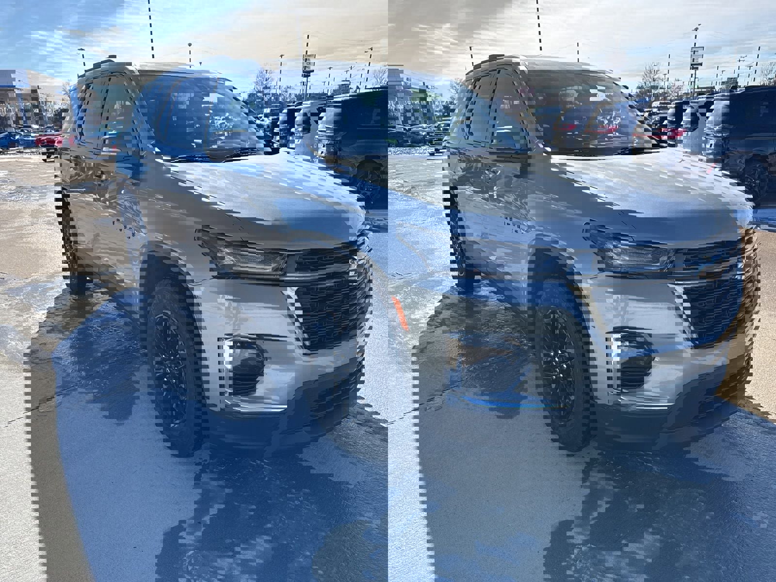 Used 2023 Chevrolet Traverse LT w/ Midnight/Sport Edition image 9