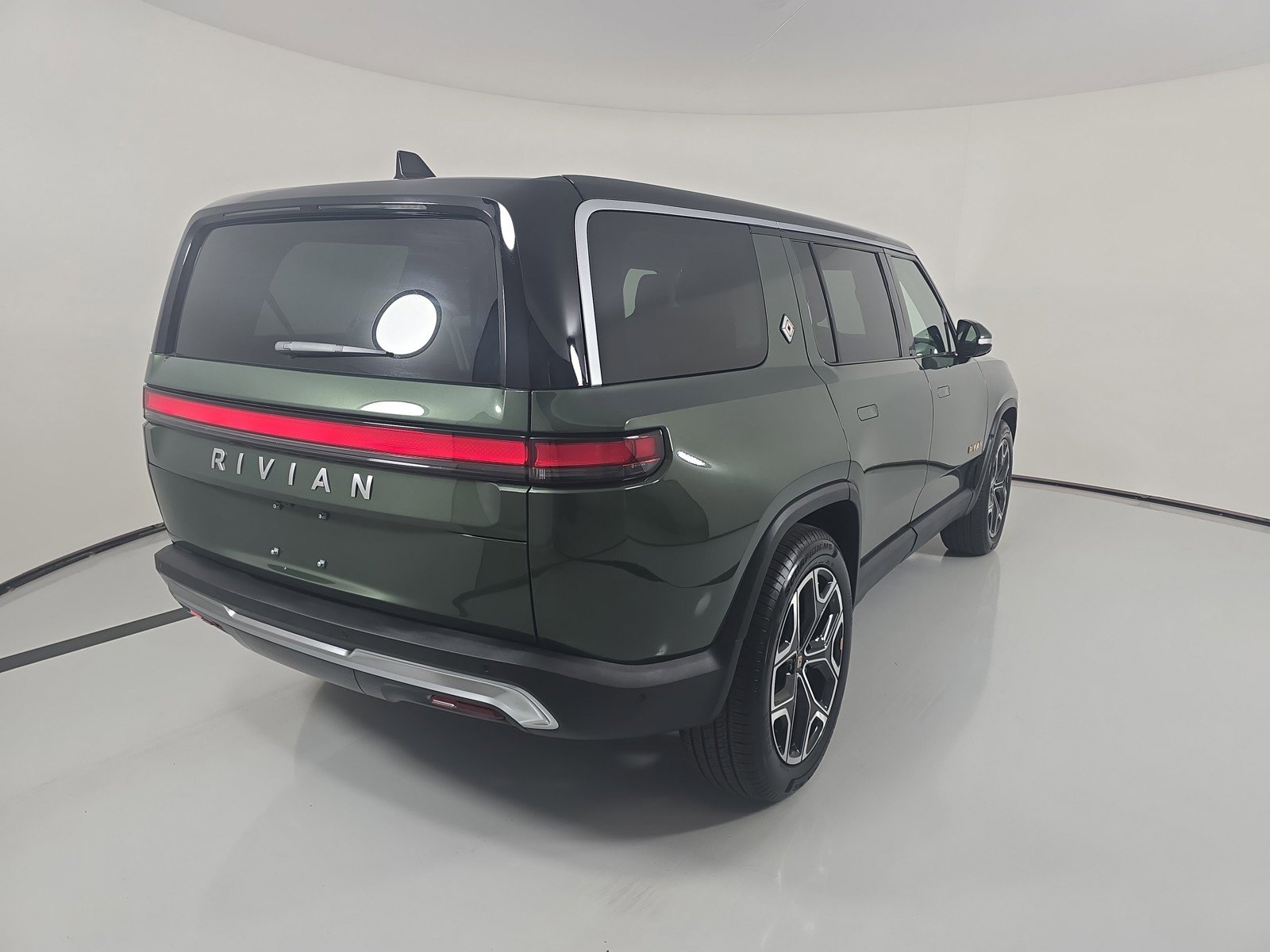 Used 2024 Rivian R1S Adventure AWD/4WD image 5