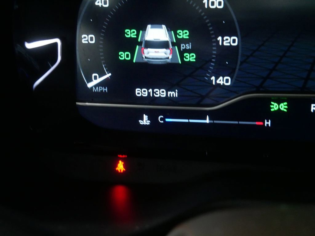 Used 2023 GMC Yukon XL Denali image 34