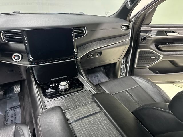 Used 2024 Jeep Wagoneer L Series II w/ Flexible Seating Group AWD/4WD image 24