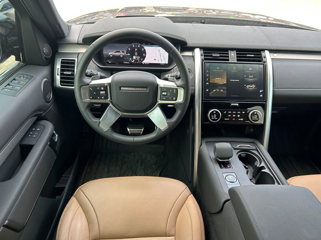 Used 2024 Land Rover Discovery Dynamic SE AWD/4WD image 14