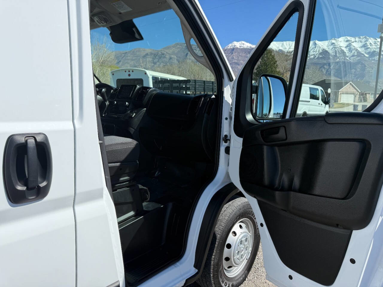 Used 2024 RAM ProMaster 2500 w/ Convenience Group FWD image 17