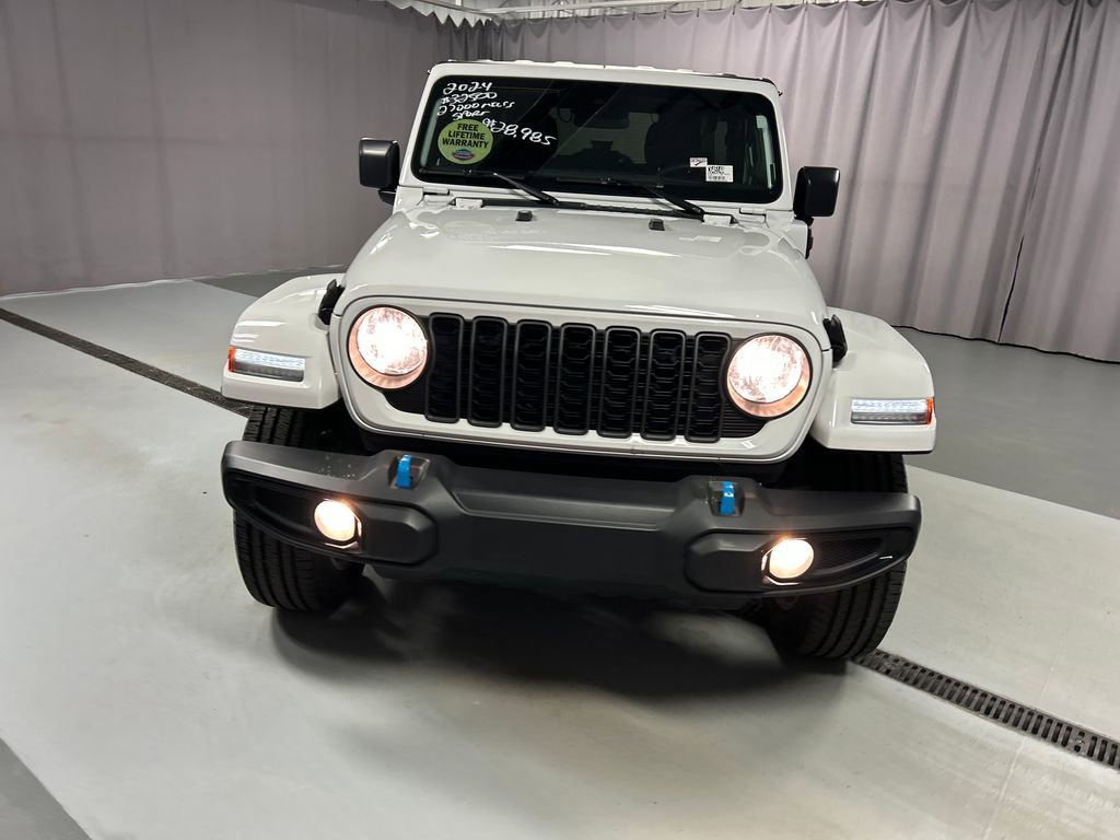 Used 2024 Jeep Wrangler Unlimited w/ Convenience Group image 2