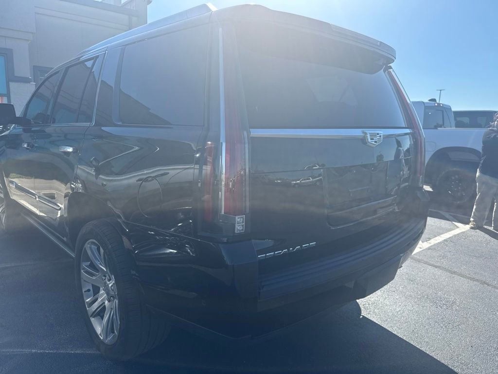 Used 2017 Cadillac Escalade Premium Luxury AWD/4WD image 6