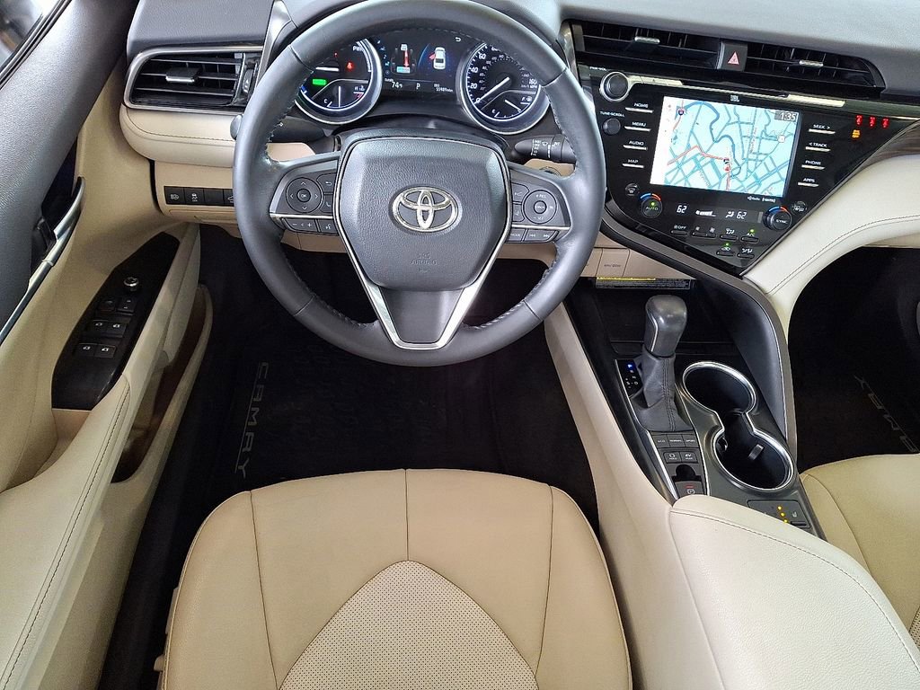 Used 2020 Toyota Camry XLE w/ Sunroof Package FWD image 2