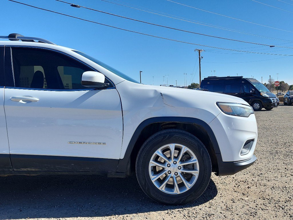 Used 2019 Jeep Cherokee Latitude w/ Popular Appearance Group image 4