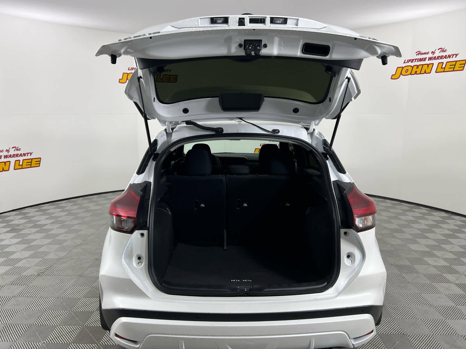 Used 2024 Nissan Kicks SR image 5