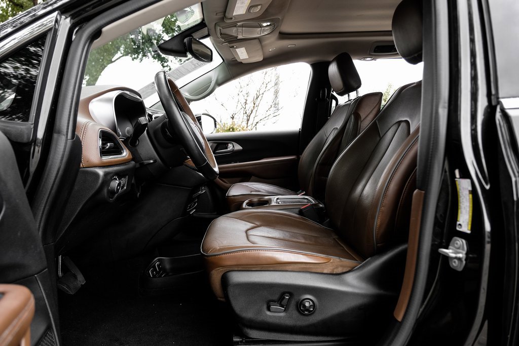 Used 2018 Chrysler Pacifica Limited image 47