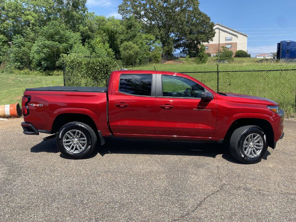 Used 2023 Chevrolet Colorado LT w/ LT Convenience Package AWD/4WD image 10