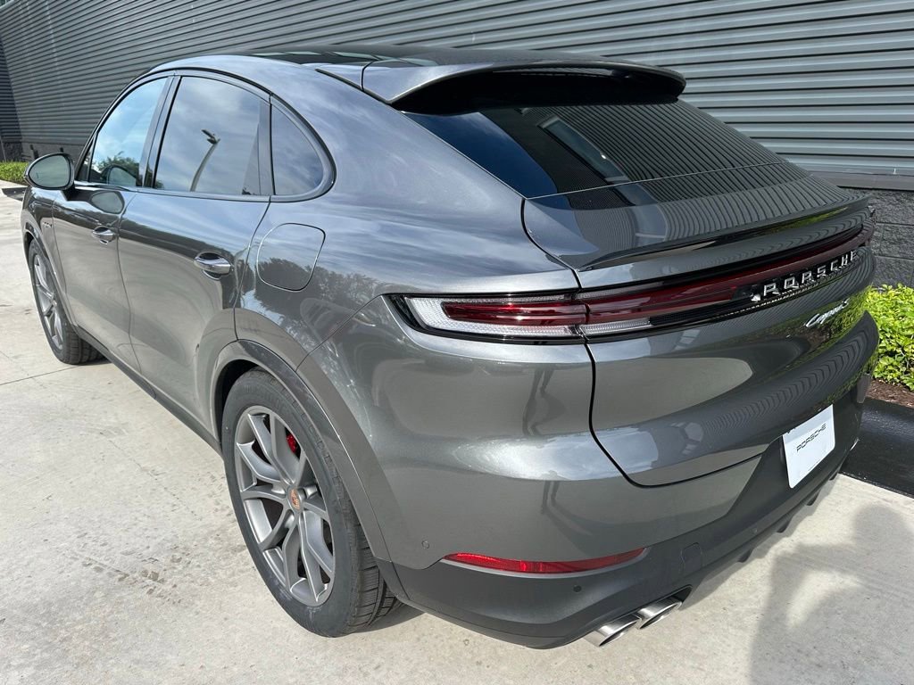 Used 2026 Porsche Cayenne S image 3