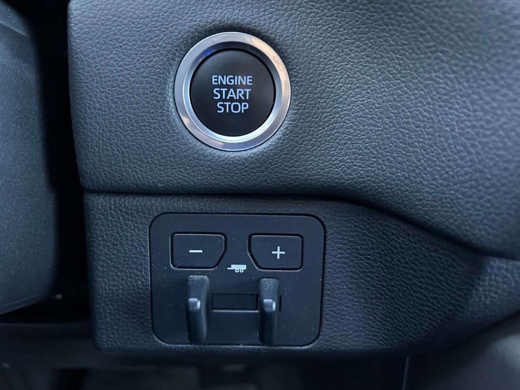 Used 2024 Toyota Tundra Limited image 30