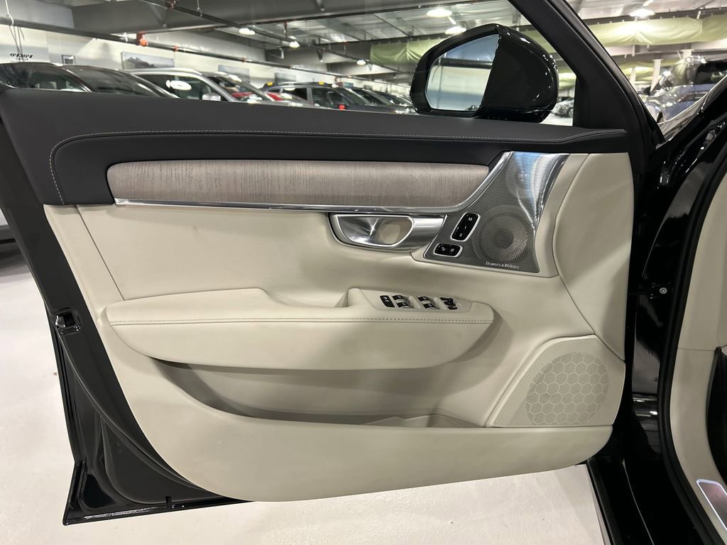 Certified 2024 Volvo S90 T8 Ultimate w/ Lounge Package image 7