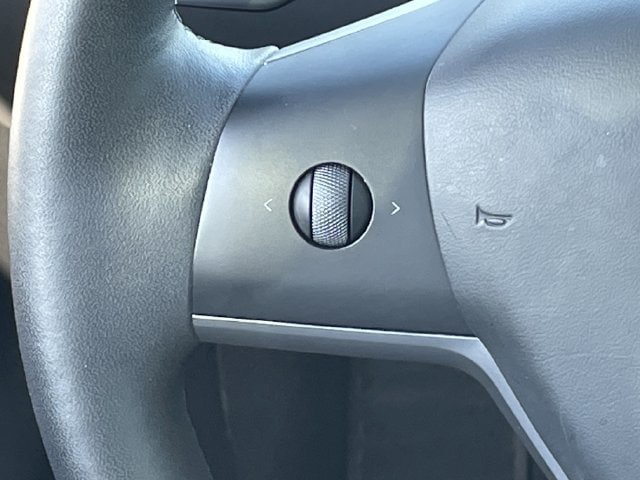 Used 2025 Tesla Model Y Long Range RWD image 12