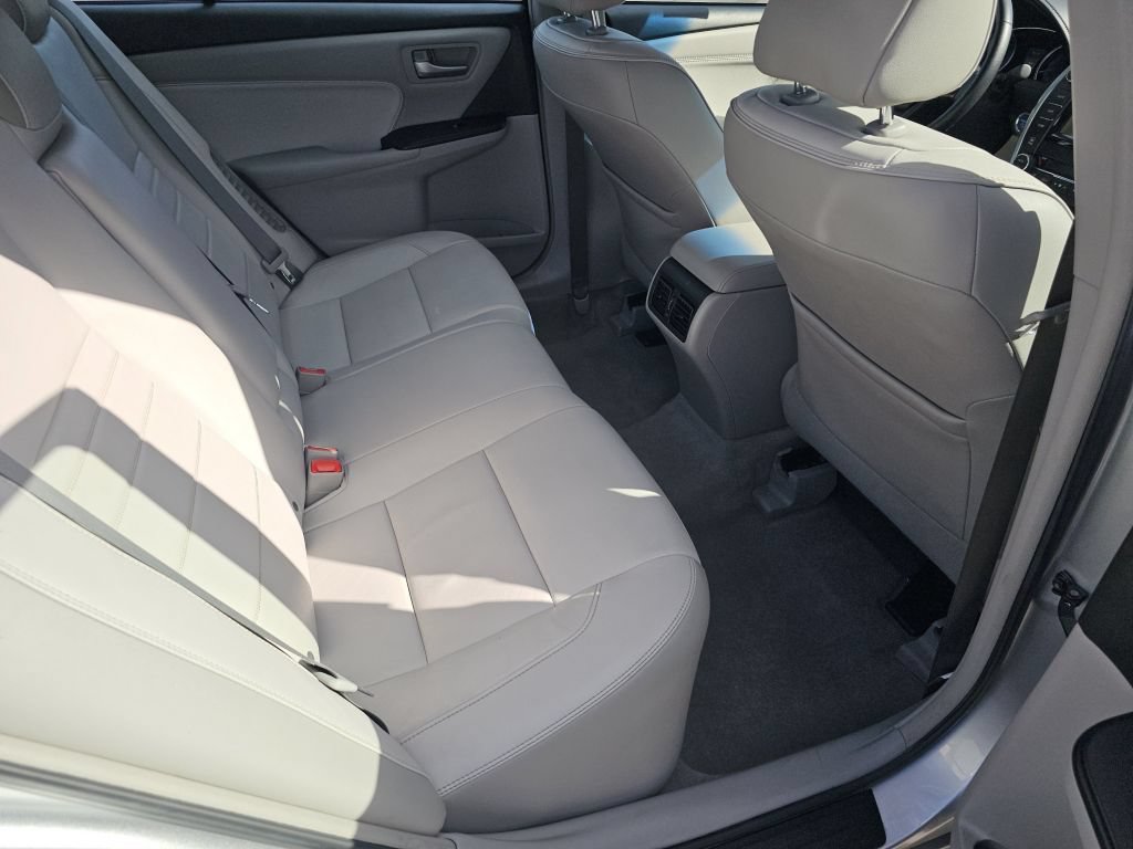 Used 2017 Toyota Camry XLE w/ Moonroof Package FWD image 5