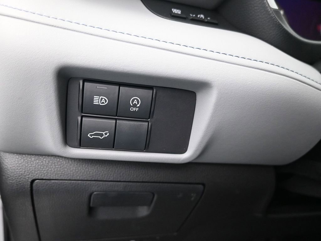 Used 2023 Toyota Highlander XLE image 26