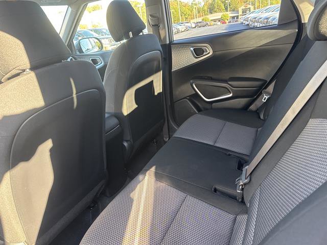 Used 2022 Kia Soul LX image 17