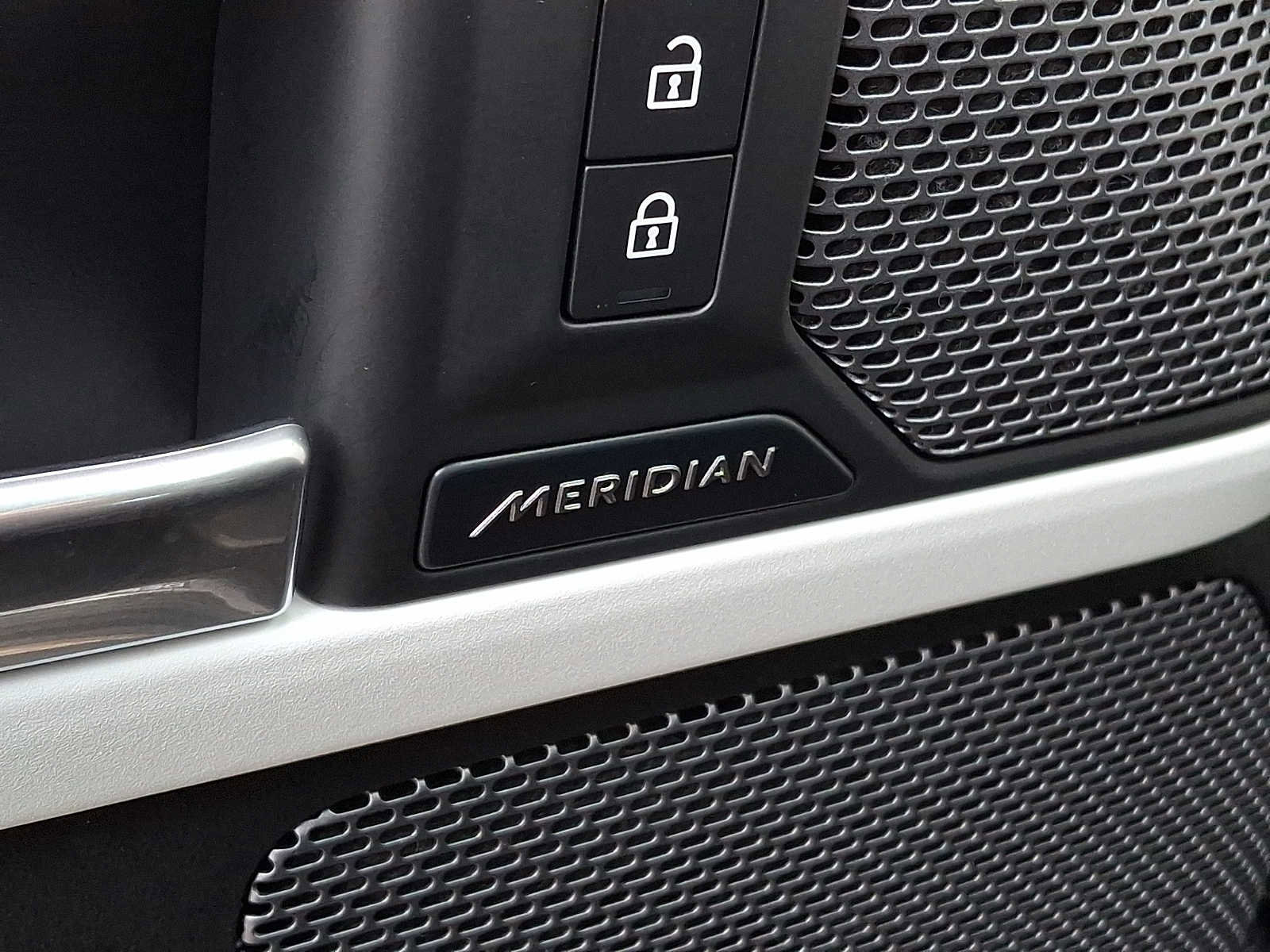 Used 2021 Land Rover Defender 110 X-Dynamic HSE image 21