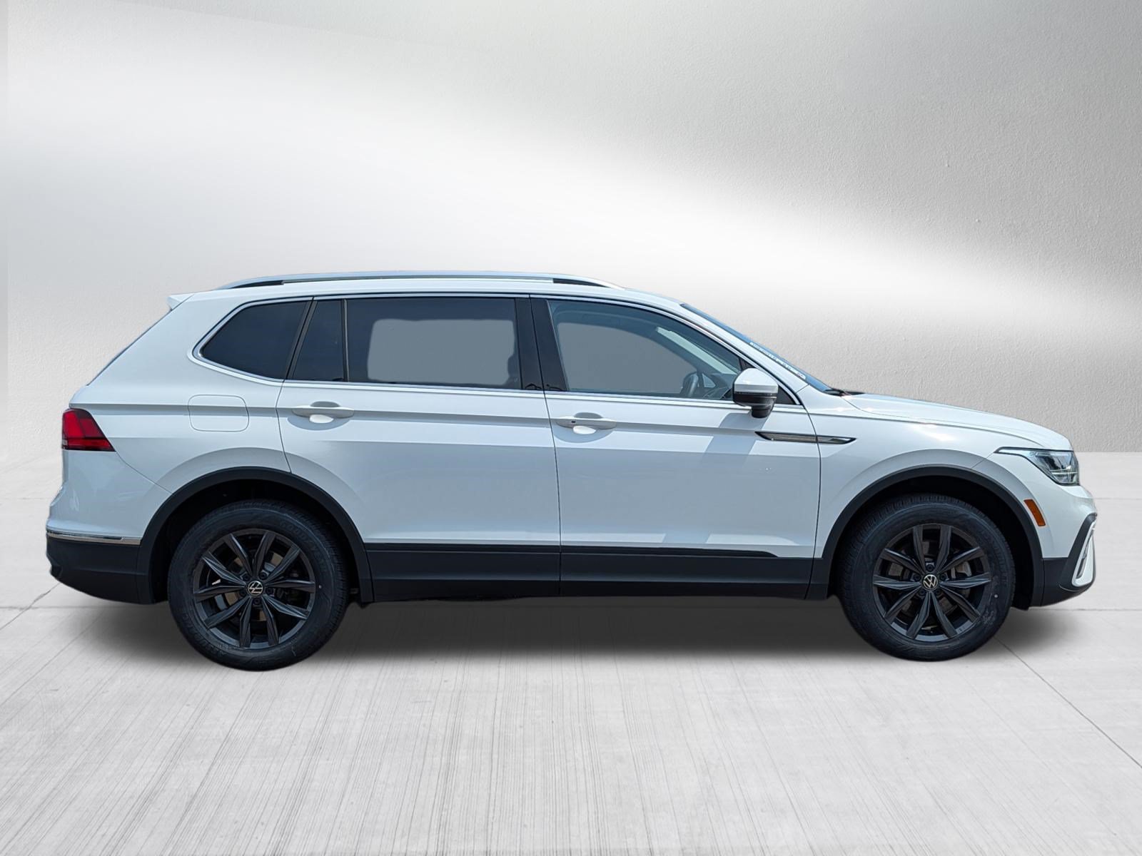 Used 2022 Volkswagen Tiguan SE AWD/4WD image 8
