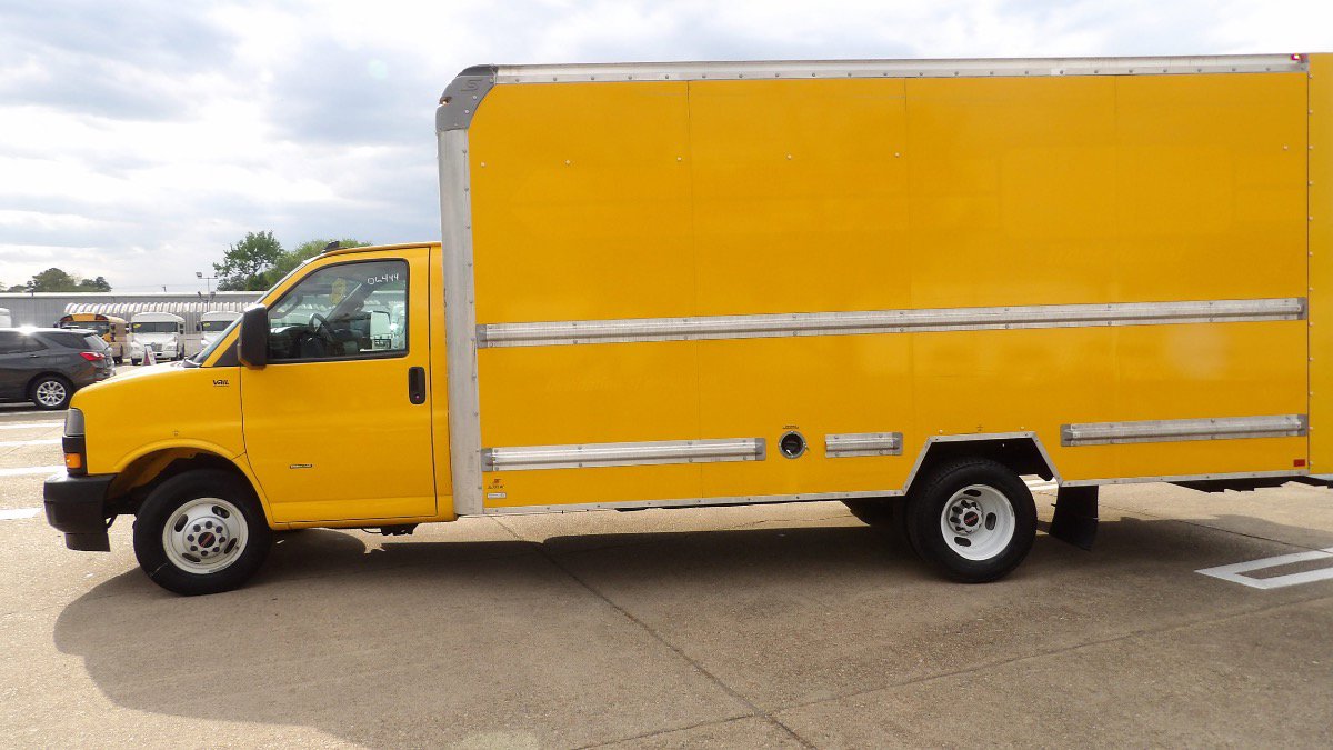 Used 2021 GMC Savana 3500 Extended w/ Power Convenience Package RWD image 4