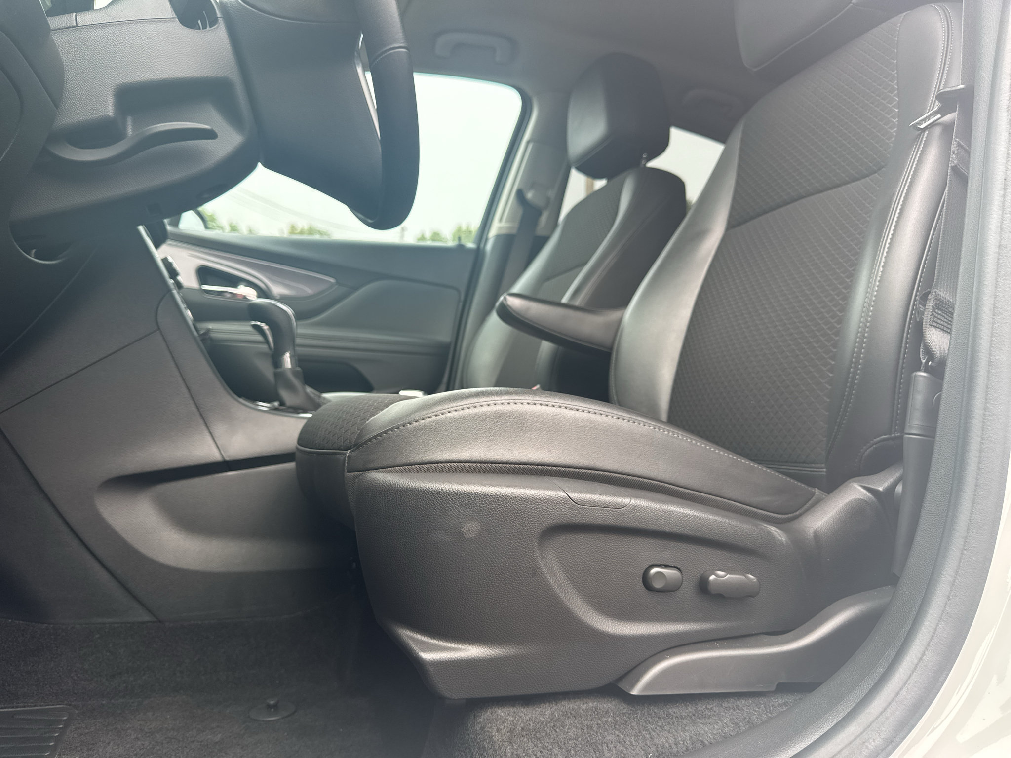 Used 2022 Buick Encore Preferred w/ Safety Package AWD/4WD image 13