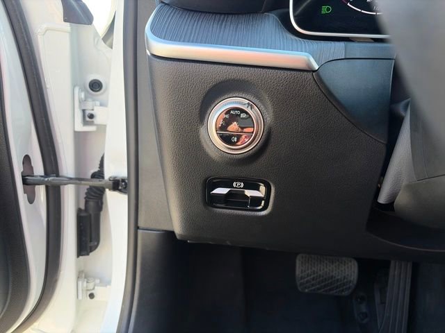 Used 2025 Mercedes-Benz C 300 4MATIC Sedan image 48