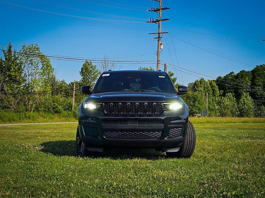 New 2025 Jeep Grand Cherokee L Altitude image 9