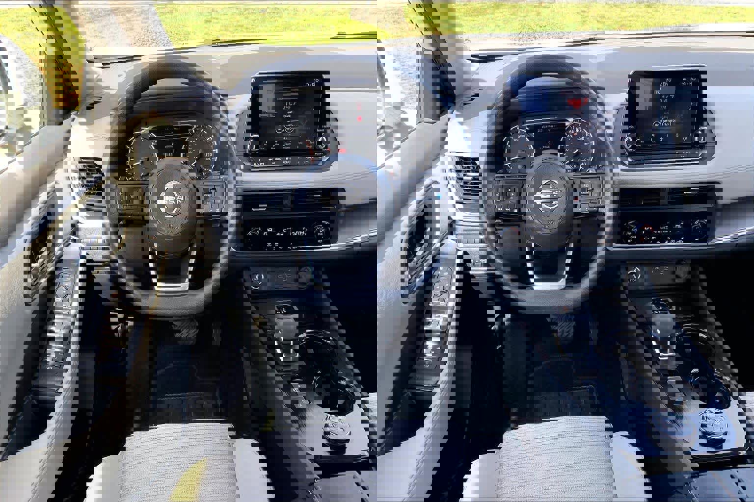 Used 2023 Nissan Rogue SV image 6