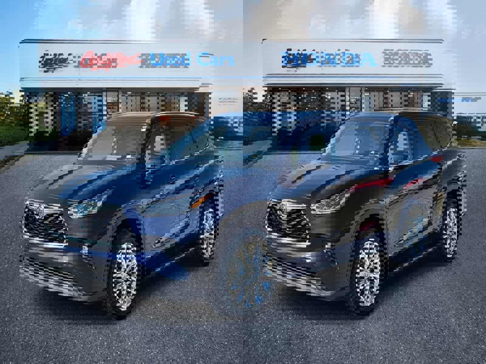 Used 2023 Toyota Highlander Limited image 1