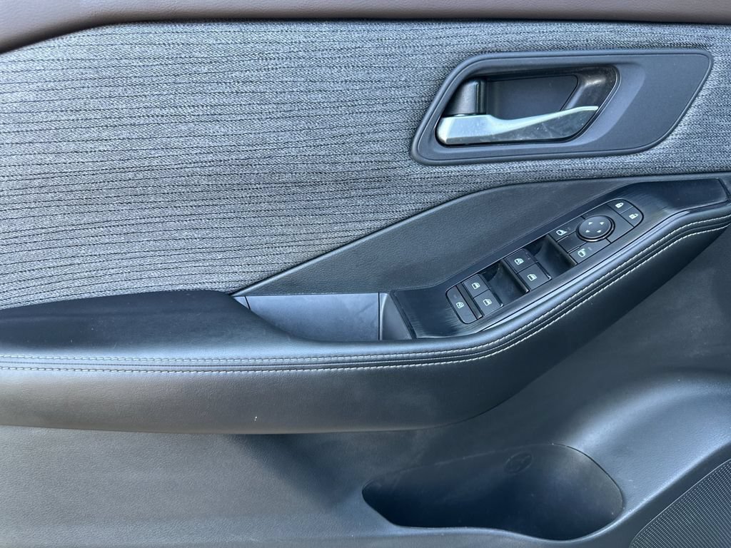 Used 2023 Nissan Rogue SV FWD image 10