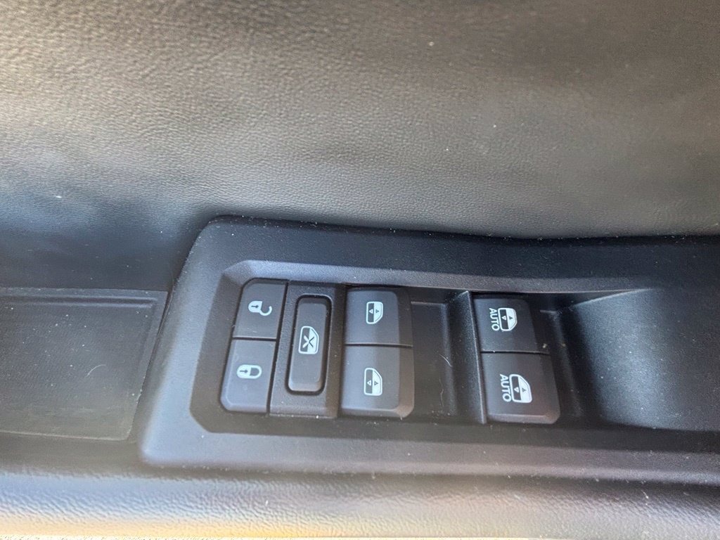 Used 2022 Jeep Grand Cherokee Laredo w/ Luxury Tech Group I AWD/4WD image 15