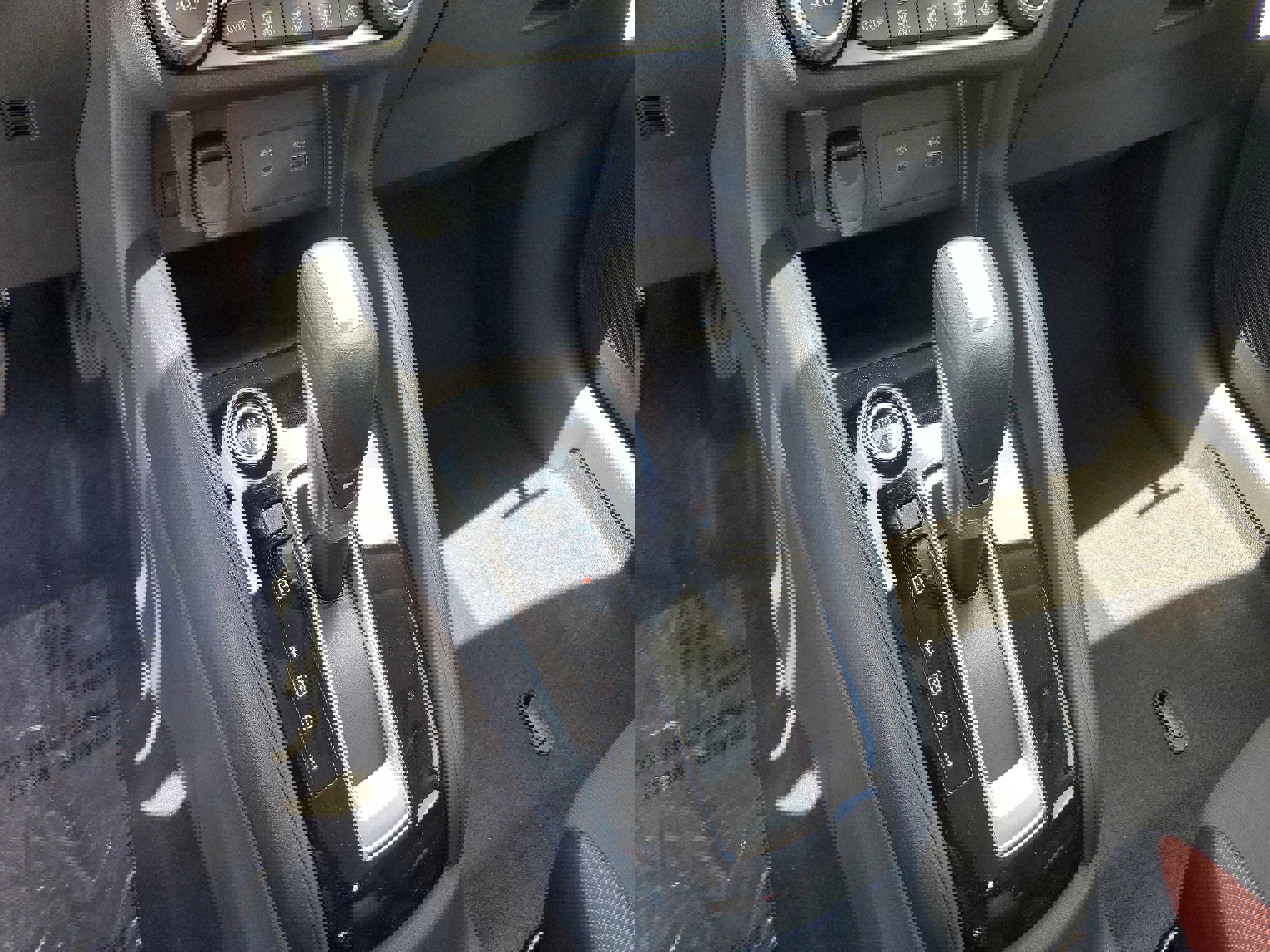 New 2025 Nissan Versa SR w/ Trunk Package image 24