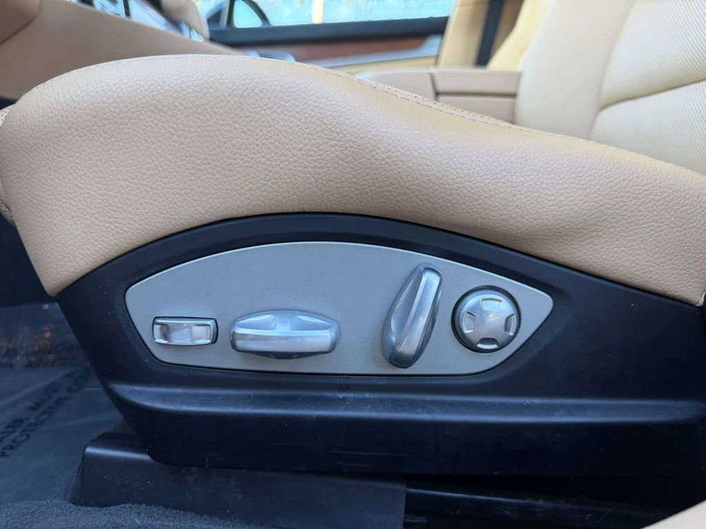 Used 2016 Porsche Panamera 4 image 13