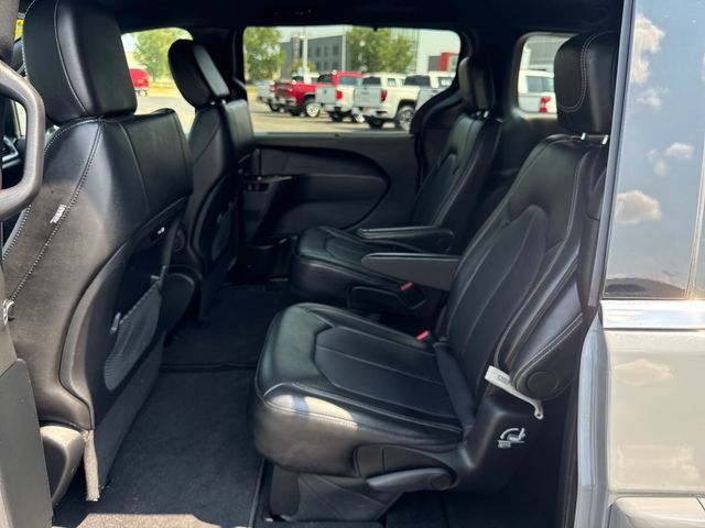 Used 2025 Chrysler Pacifica Select FWD image 24