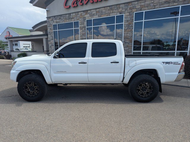 Used 2015 Toyota Tacoma 4x4 Double Cab w/ TRD Off-Road Package image 2