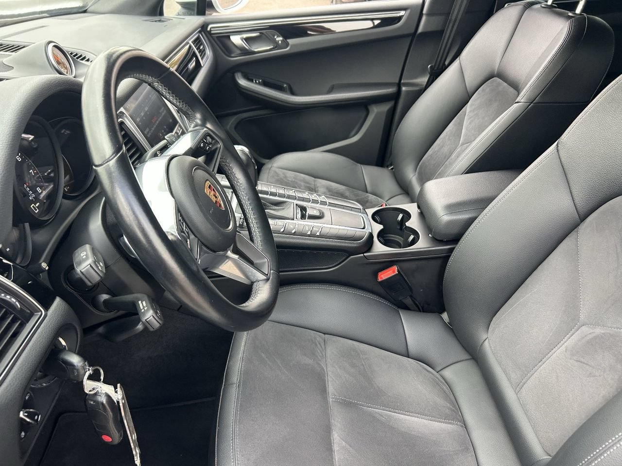 Used 2017 Porsche Macan AWD/4WD image 28