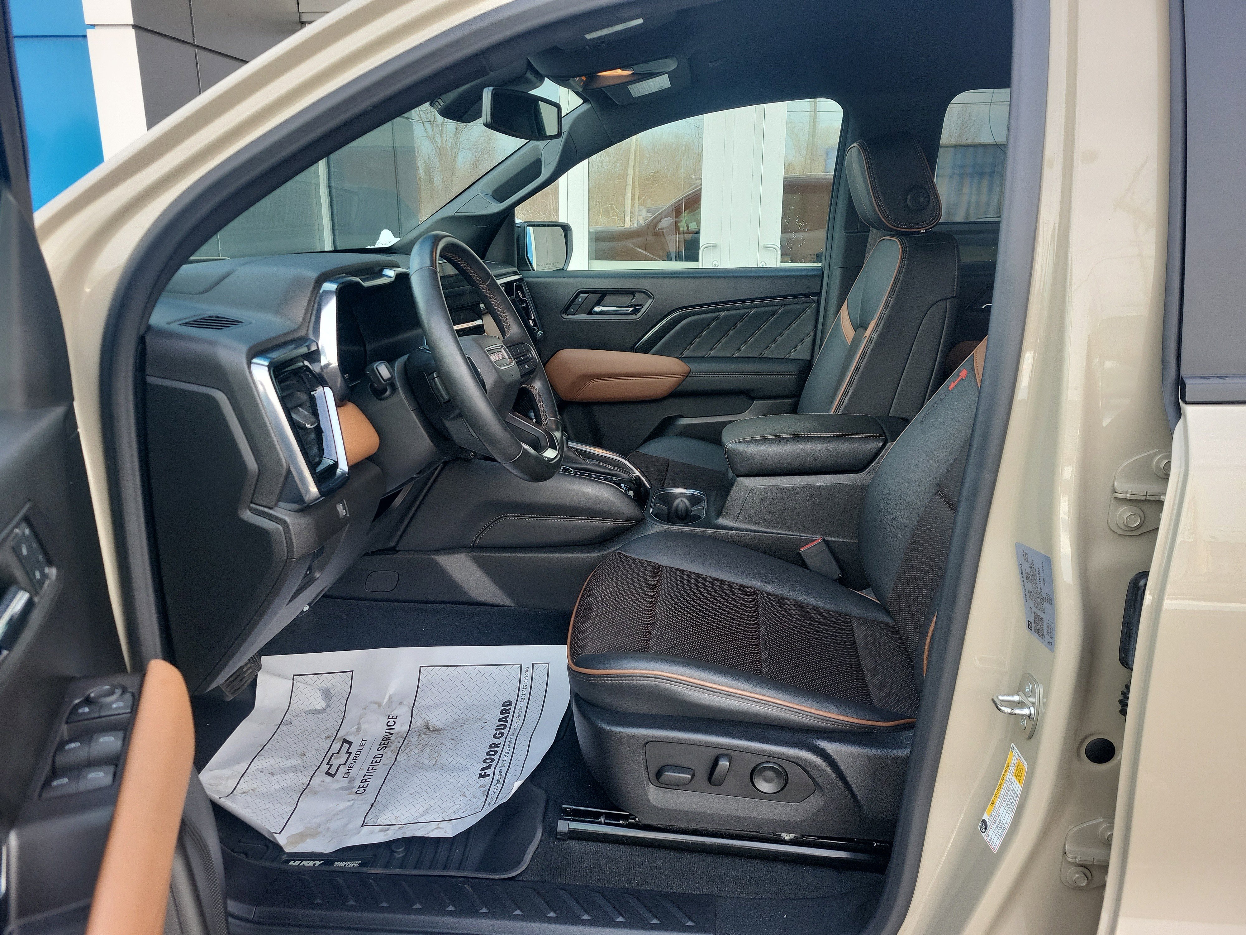 Used 2023 GMC Canyon AT4 w/ AT4 Premium Package image 5