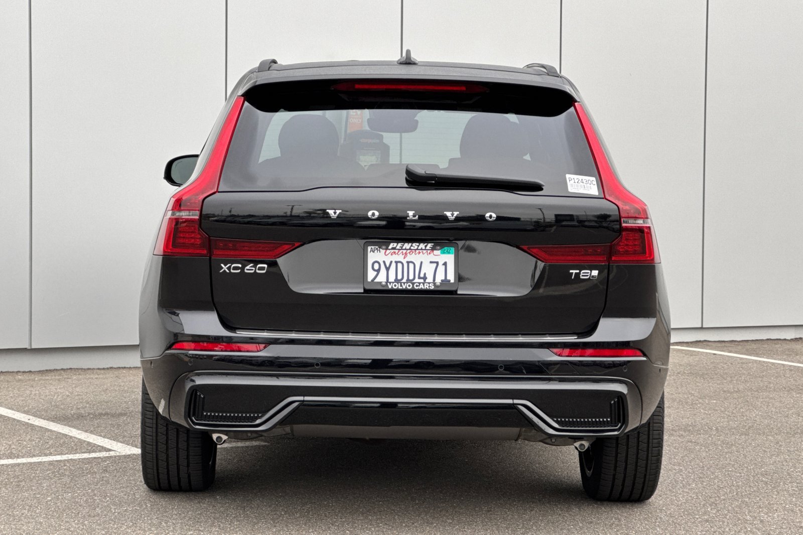 Used 2026 Volvo XC60 T8 Plus w/ Protection Package Premier AWD/4WD image 4