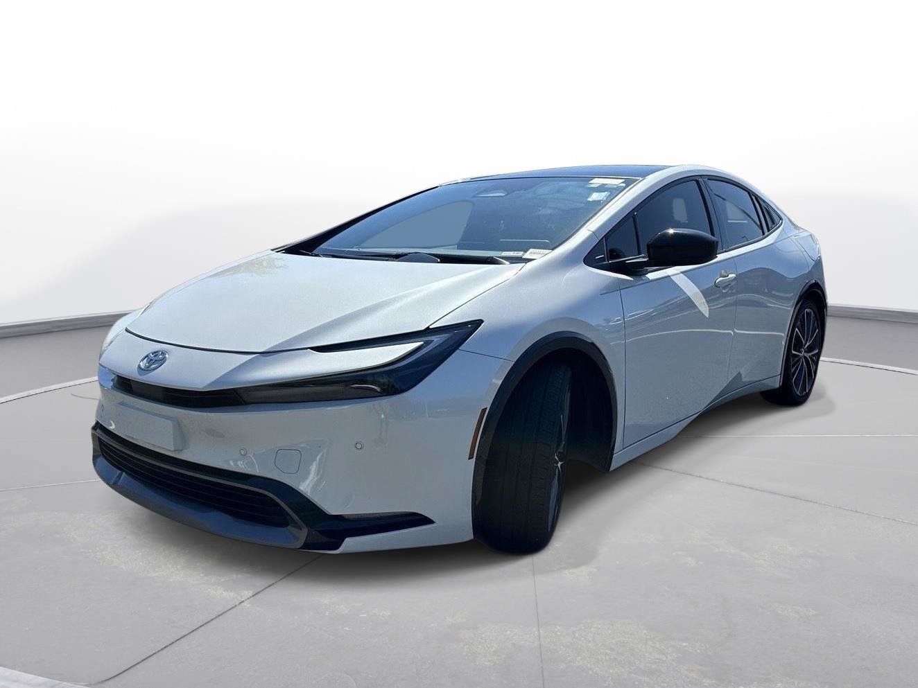 Used 2024 Toyota Prius XLE FWD image 2