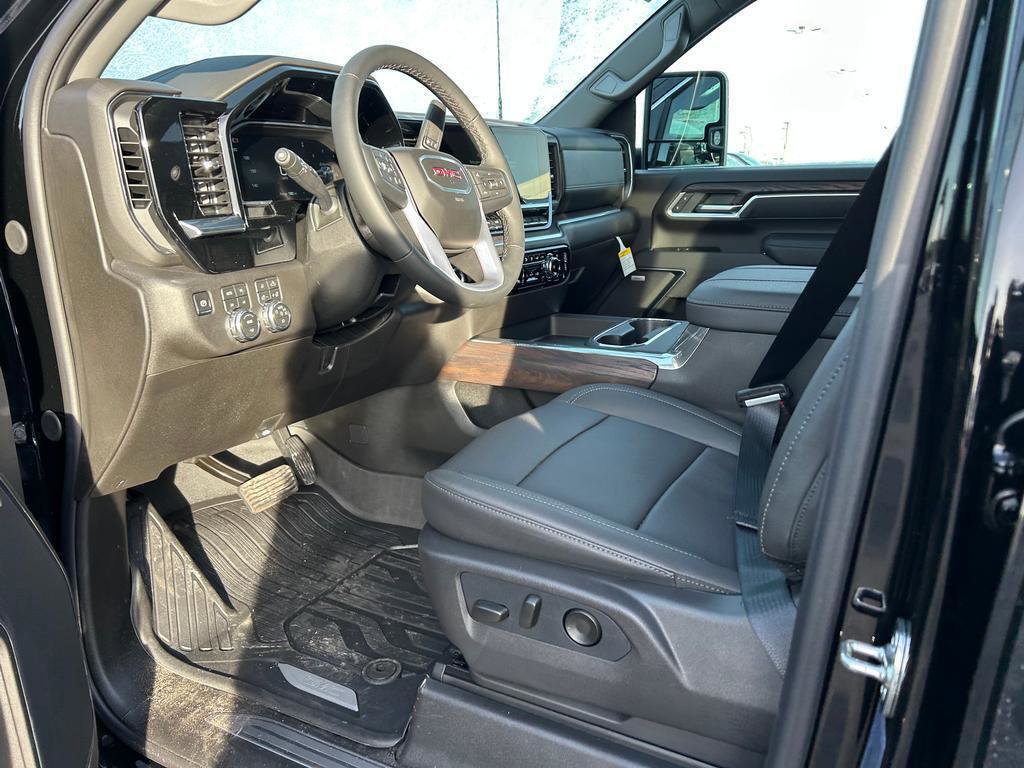 New 2026 GMC Sierra 3500 SLT w/ SLT Premium Package image 6