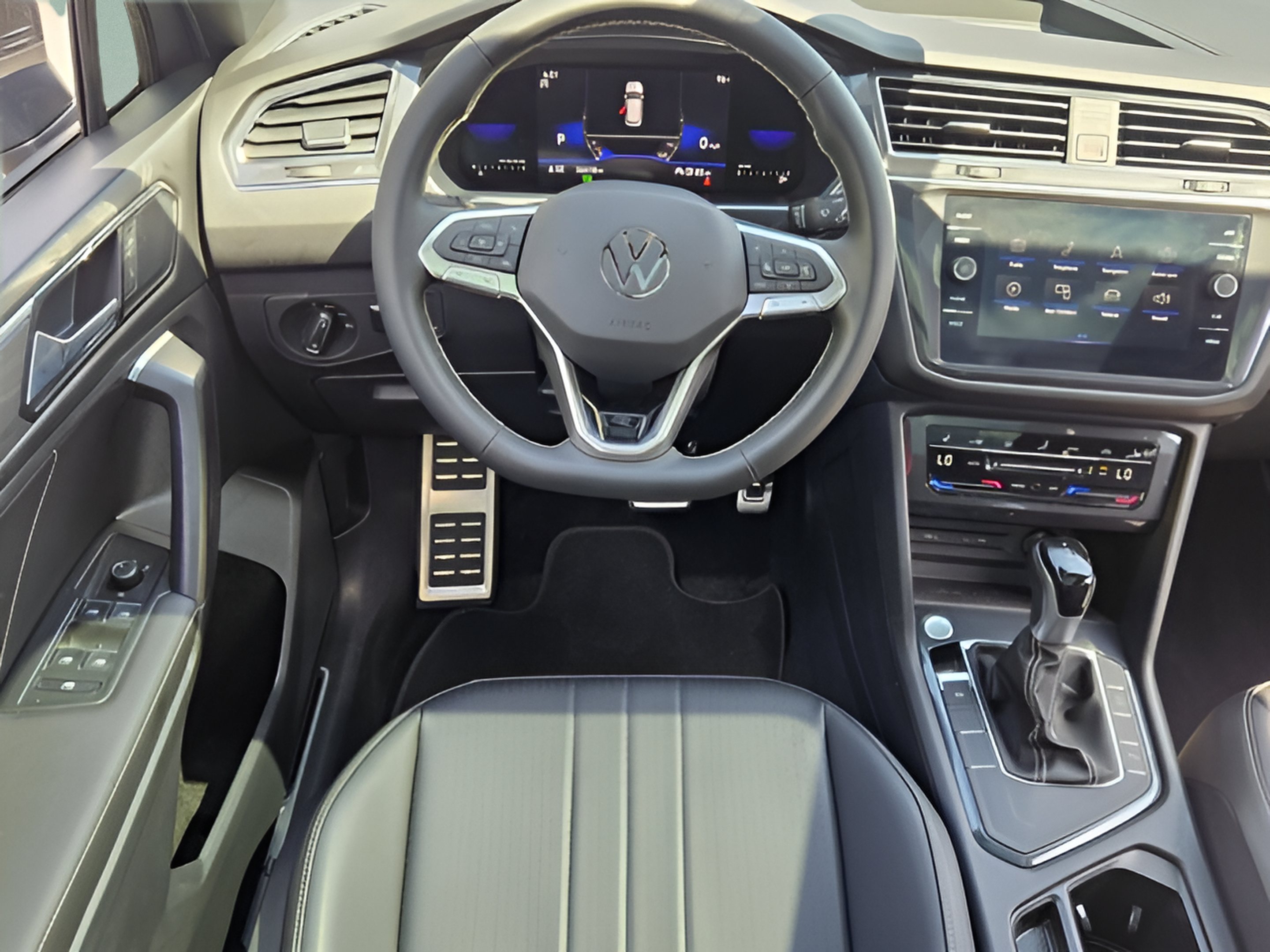 Certified 2023 Volkswagen Tiguan SE R-Line FWD image 11