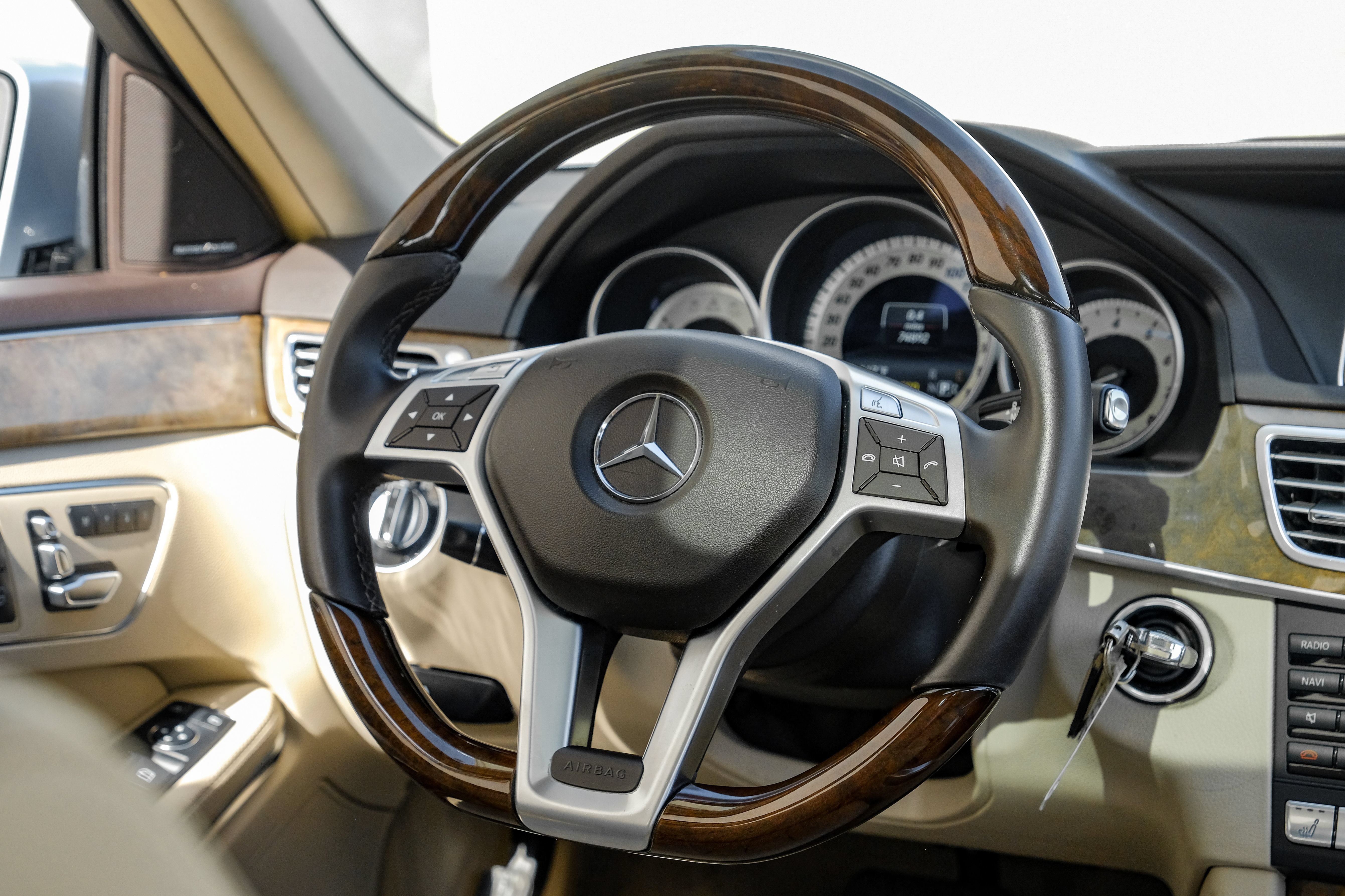 Used 2014 Mercedes-Benz E 550 4MATIC Sedan w/ Premium 1 Package image 16